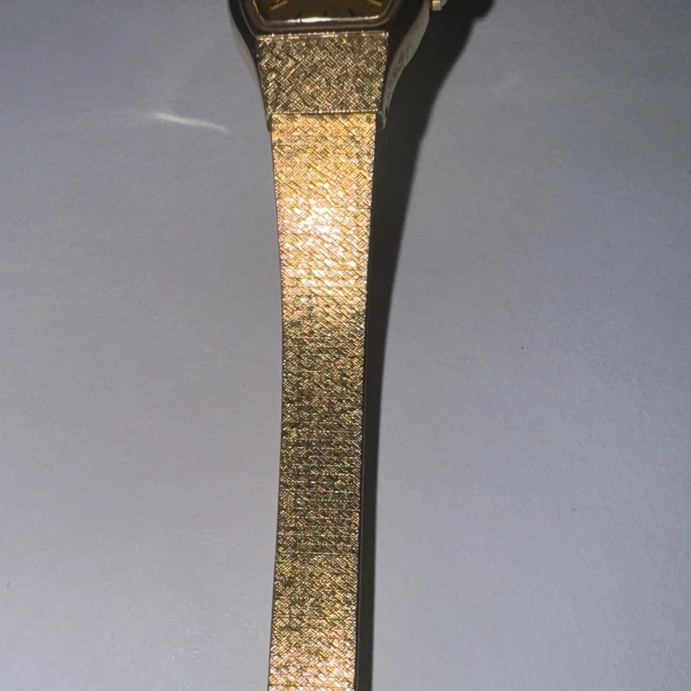 vintage gold-tone Seiko quartz